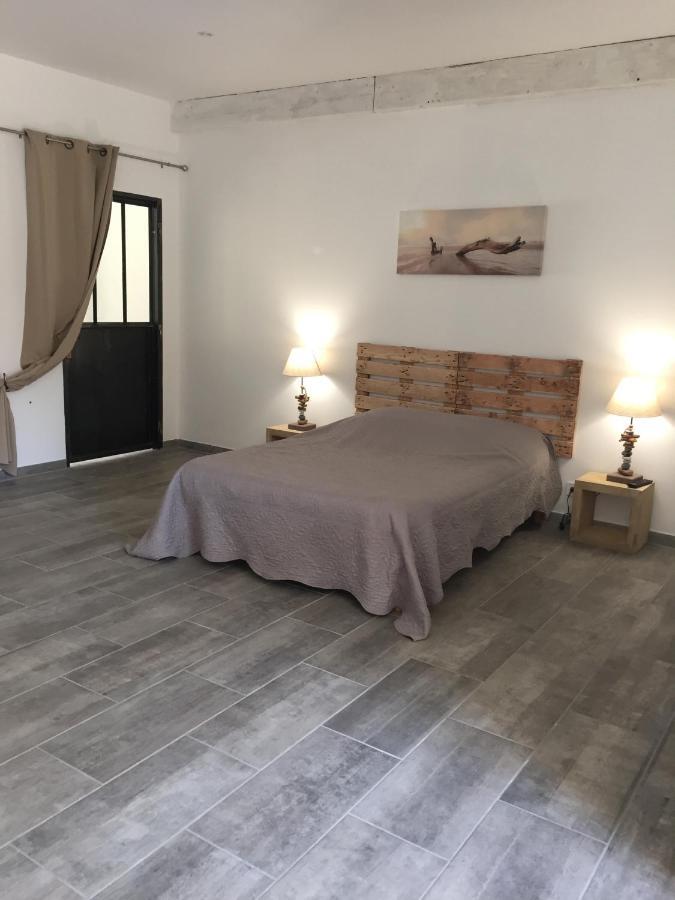 Mas D'Auzieres Bed & Breakfast แซ็ง จิลส์ ภายนอก รูปภาพ